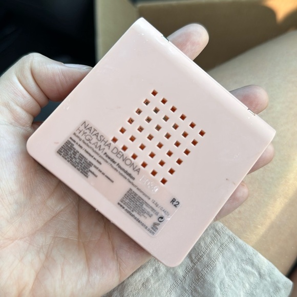 Natasha Denona powder foundation r2 - Picture 3 of 3